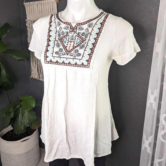 Boutique Embroidered Short Sleeve Blouse - Picture 1 of 7